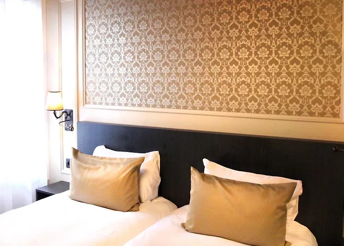 Western Le Montmartre - Saint Pierre 3*