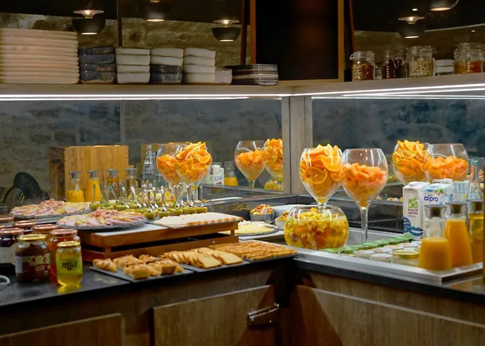 Hotel Western Le Montmartre - Saint Pierre 3*