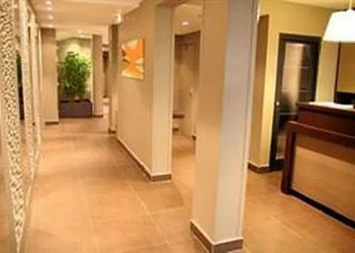 Western Le Montmartre - Saint Pierre Hotel Parigi