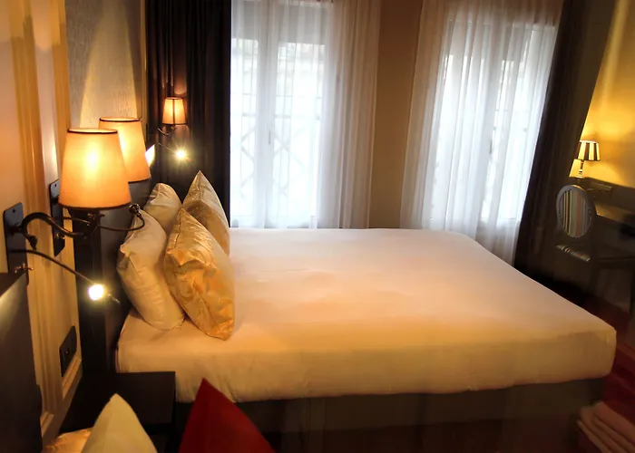Hotel Western Le Montmartre - Saint Pierre