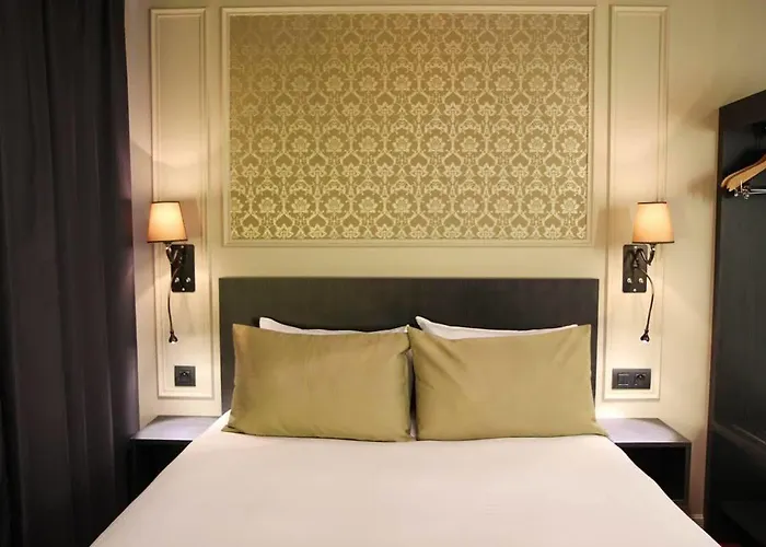 Western Le Montmartre - Saint Pierre Parigi