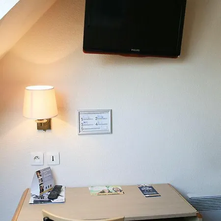 Western Le Montmartre - Saint Pierre 3*