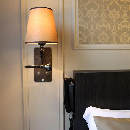 Western Le Montmartre - Saint Pierre Hotel