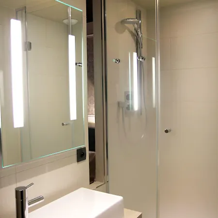 Western Le Montmartre - Saint Pierre Париж