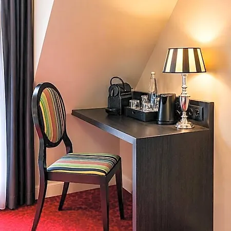 Western Le Montmartre - Saint Pierre 3*