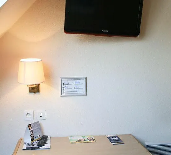 Western Le Montmartre - Saint Pierre 3*