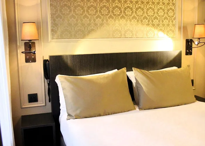 Western Le Montmartre - Saint Pierre パリ