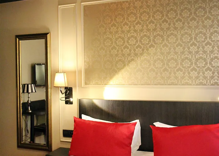 Western Le Montmartre - Saint Pierre 3*