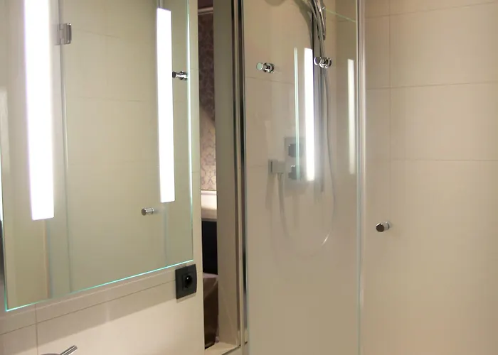 Western Le Montmartre - Saint Pierre パリ