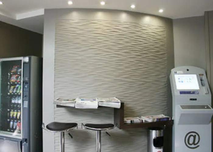 Western Le Montmartre - Saint Pierre パリ