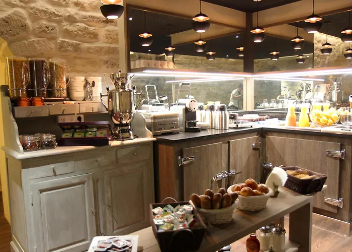 Western Le Montmartre - Saint Pierre 3*