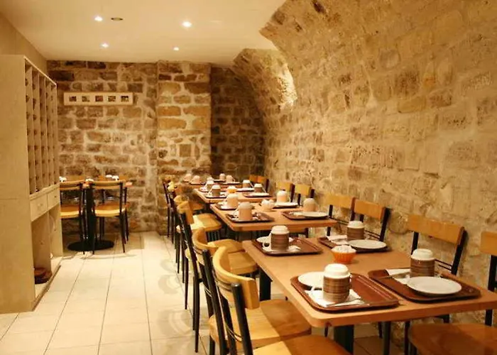 Western Le Montmartre - Saint Pierre 3*