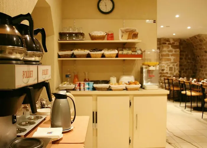 Western Le Montmartre - Saint Pierre 3*