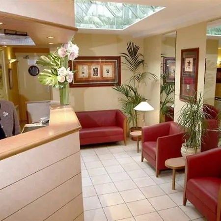 Western Le Montmartre – Saint Pierre 3*