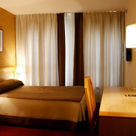 Hotel Western Le Montmartre – Saint Pierre