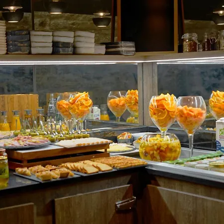 Hotel Western Le Montmartre - Saint Pierre 3*